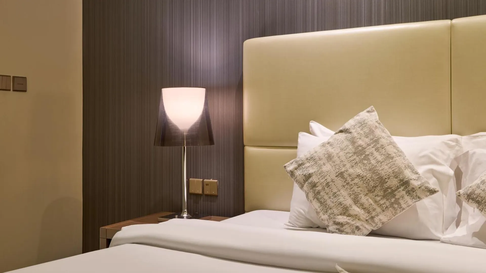 Spacious 2 Bedroom Apartment In Damac Towers By Paramount Dubai With Pool Gym Free Parking Sleeps 4 By Stayfinity 0*,